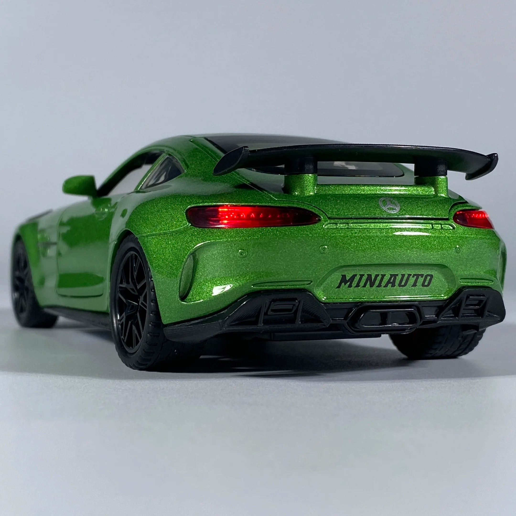 1:32 Benz AMG GT Super Sports Car Alloy Diecast Model Car with Sound Light Pull Back Children'S Toy Car Decoration Hobby Collect
