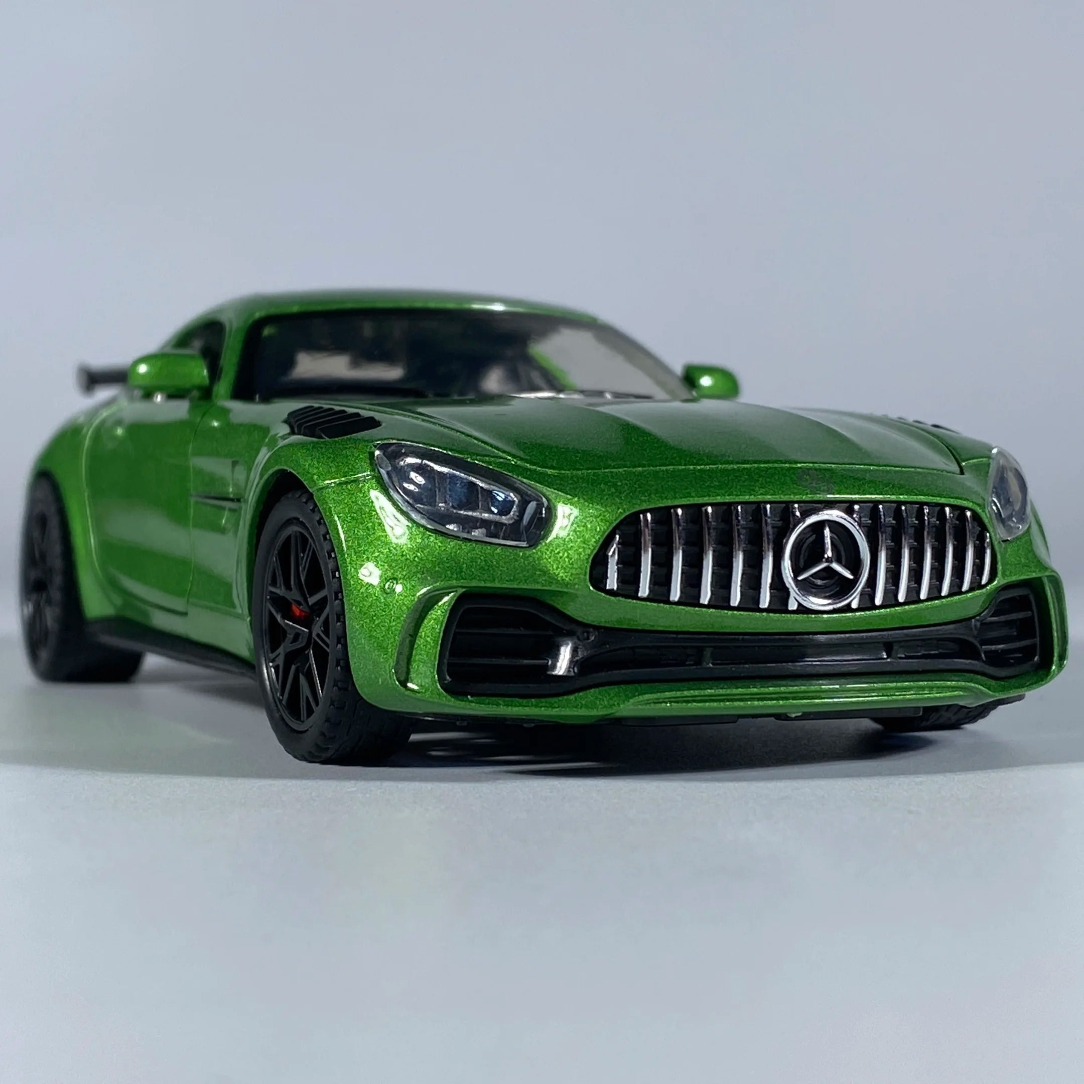 1:32 Benz AMG GT Super Sports Car Alloy Diecast Model Car with Sound Light Pull Back Children'S Toy Car Decoration Hobby Collect