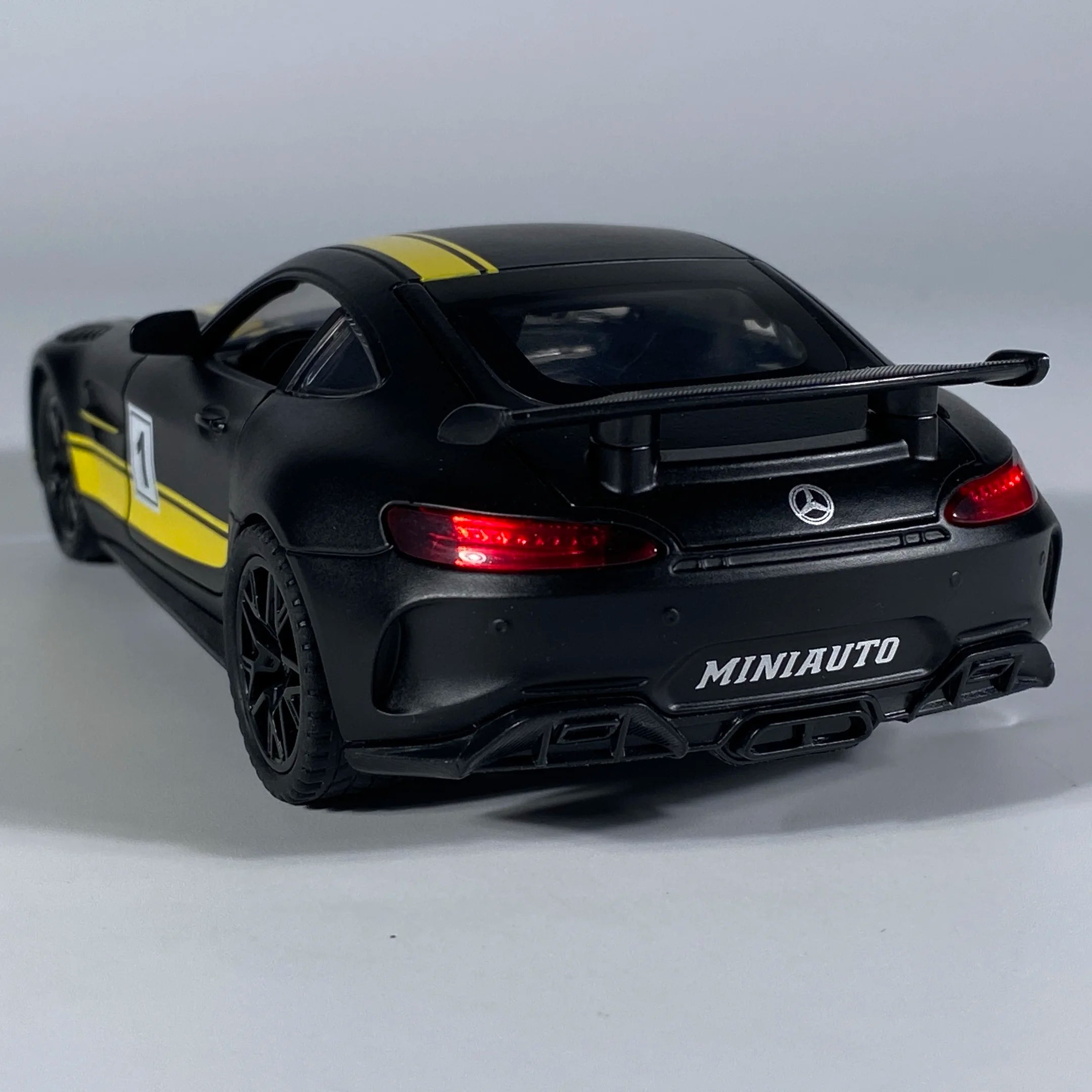 1:32 Benz AMG GT Super Sports Car Alloy Diecast Model Car with Sound Light Pull Back Children'S Toy Car Decoration Hobby Collect
