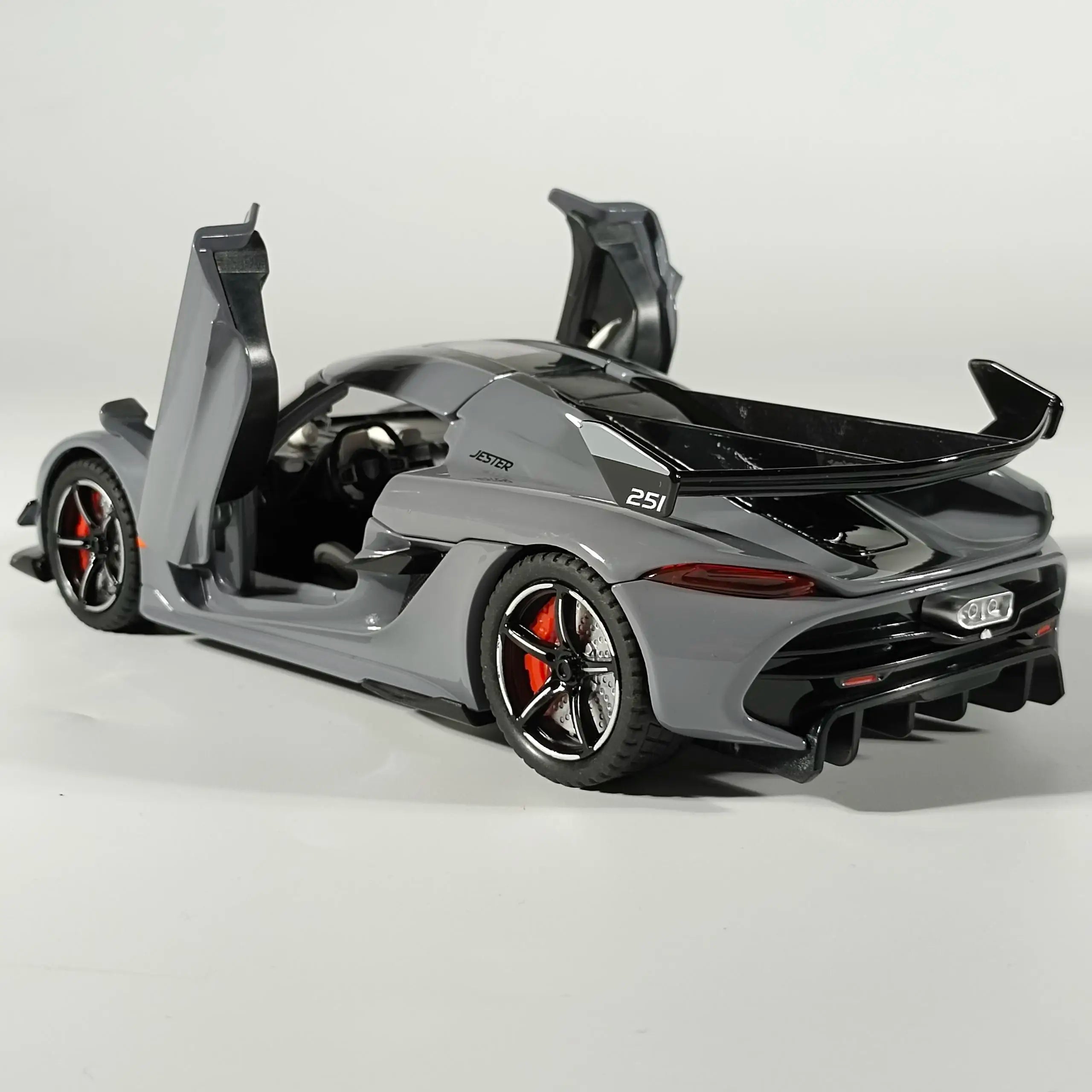 1:22 KNSG Jesko Supercar Alloy Metal Diecast Model Car Sound and Light Pull Back Children'S Toy Collectibles Birthday Gifts Boys