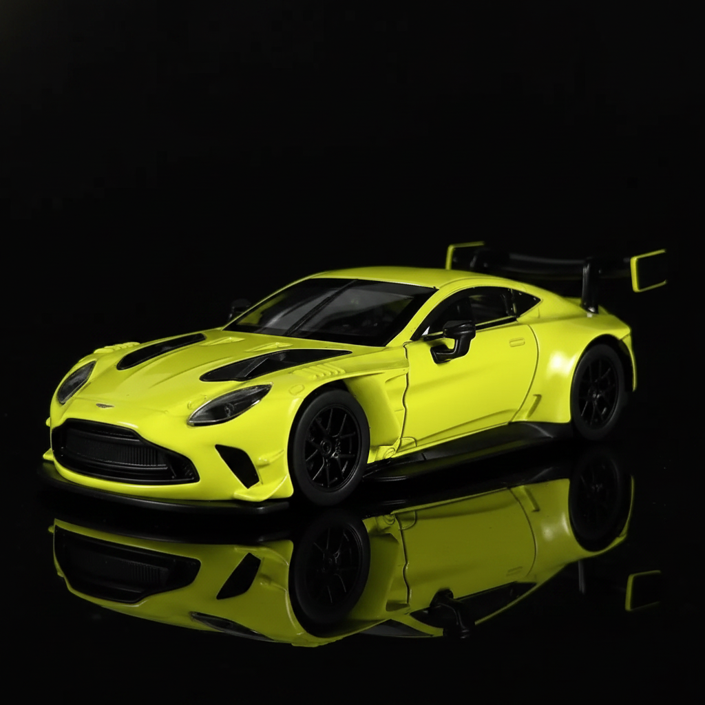 Aston Martin Vantage GT3 amarillo fondo negro