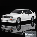 BMW M3 E30 blanco con caja