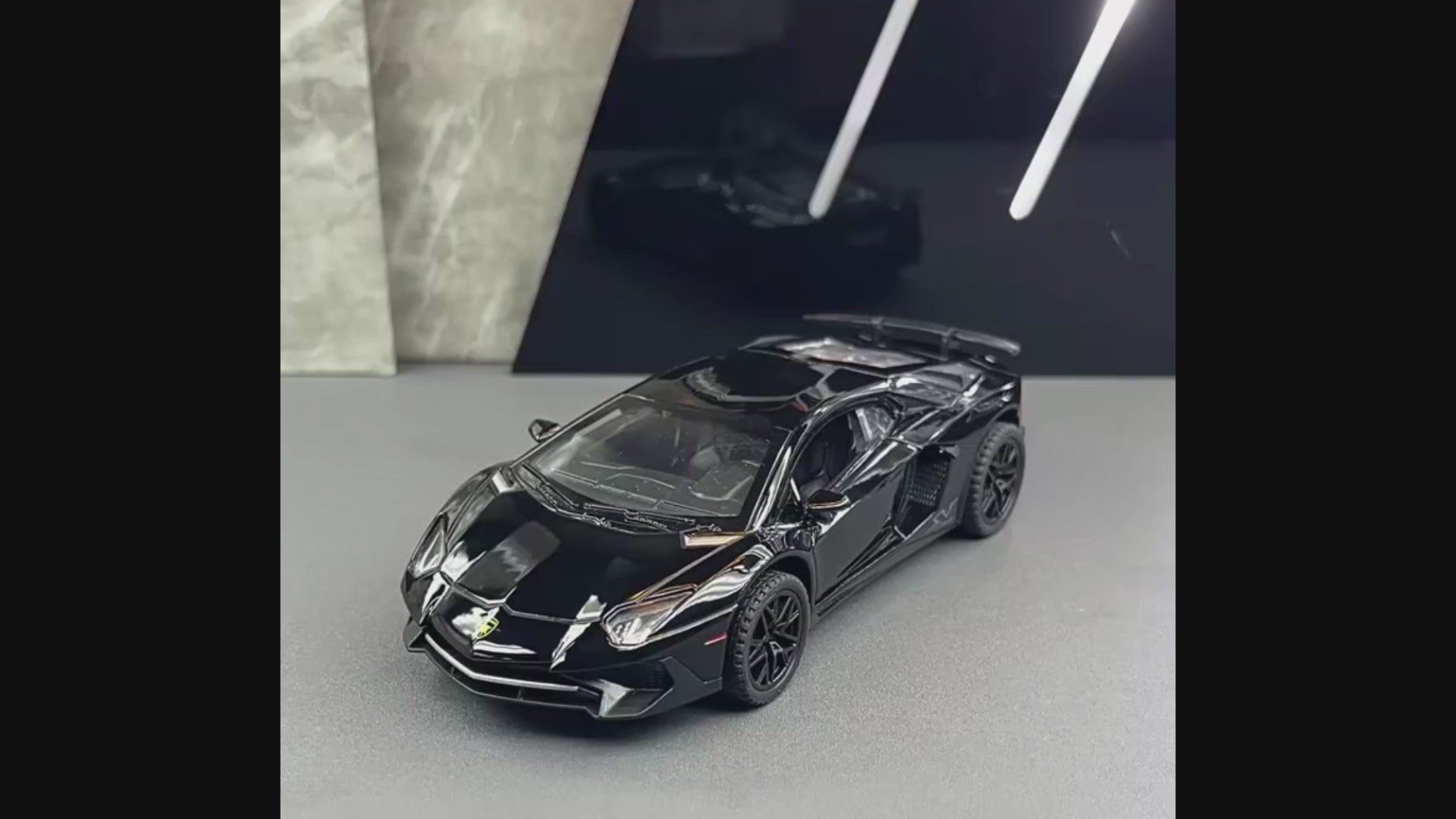 Lamborghini Aventador SV 1:32