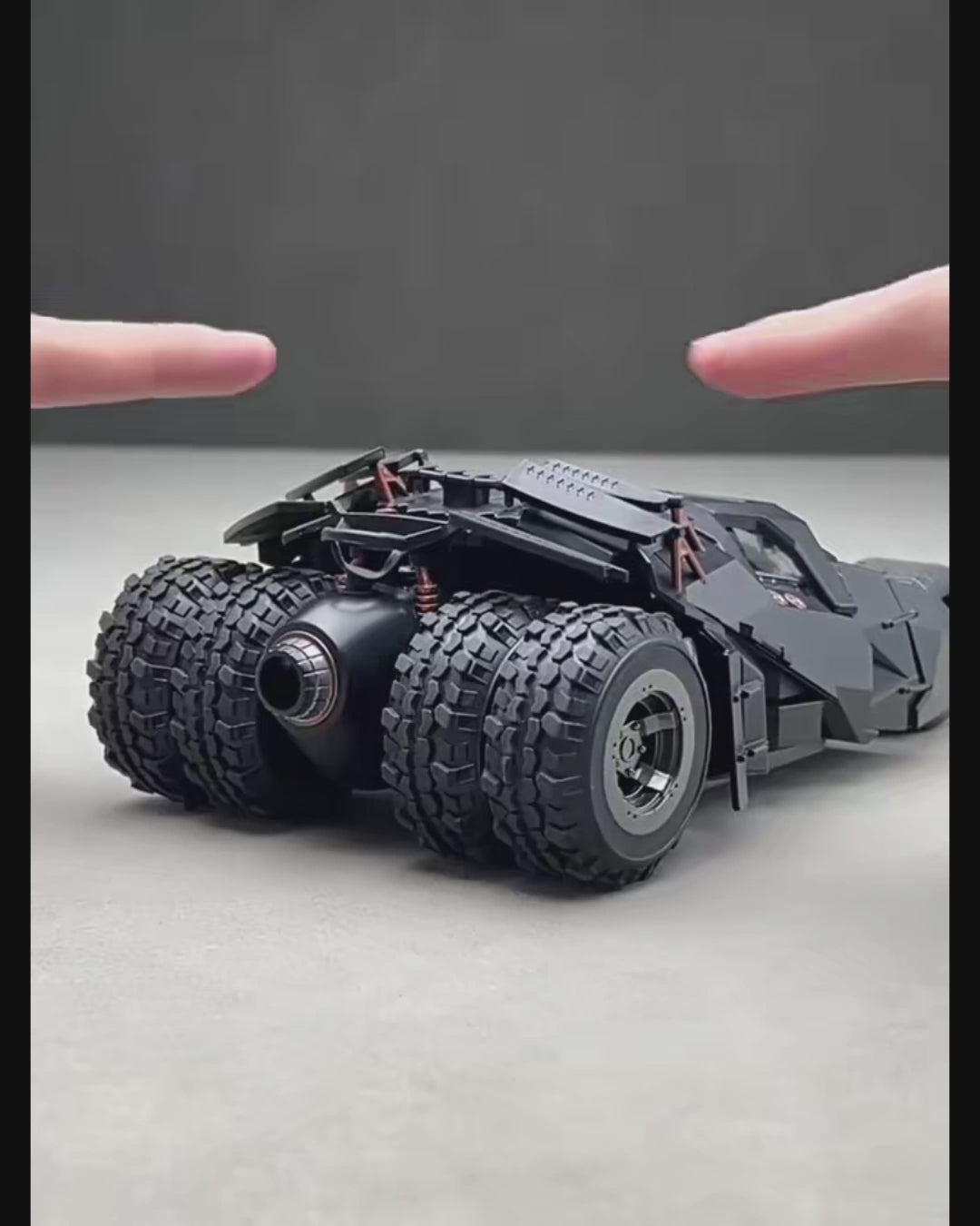 Batman Tumbler Armored 1:24